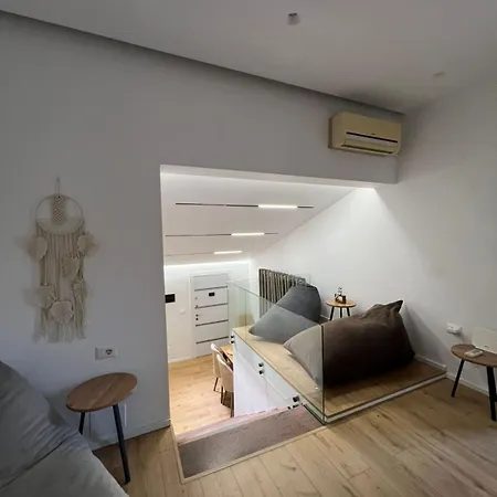 Dennys At Komuna E Parisit Διαμέρισμα Τίρανα