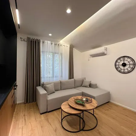 Appartement Dennys At Komuna E Parisit Tirana